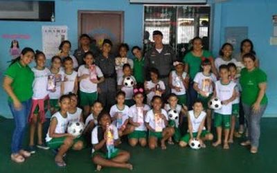 Academia de Polícia Militar  distribui mais de mil brinquedos para crianças no Espírito Santo