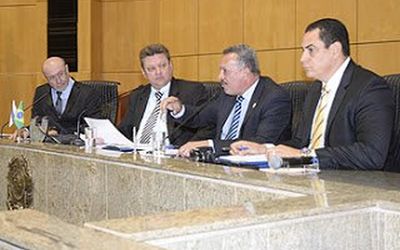 DEPUTADOS E SINDIPOL SAEM EM DEFESA DA COMISSÃO DE SEGURANÇA DA ASSEMBLEIA LEGISLATIVA: “Todos têm o direito de se manifestar em nossas sessões”, diz Euclério Sampaio