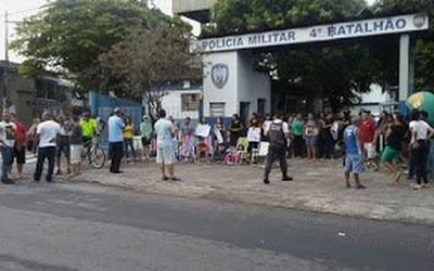 CAPIXABA INSTRUTOR DA SWAT, MARCOS DO VAL APOIA A LUTA DOS MILITARES ESTADUAIS POR MELHORES SALÁRIOS: Manifestantes fecham QCG, BME e mais nove Batalhões da PM no Espírito Santo
