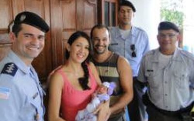 Policiais militares têm ato heróico no nascimento da pequena Yasmin