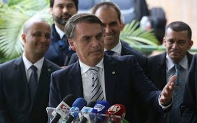 MÍDIA PREFERIU COBRAR DO CAPITÃO “PORQUE ELE NÃO GOSTA DE GAYS E DE BANDIDOS”: Reforma da Previdência ficou fora do discurso do candidato Bolsonaro