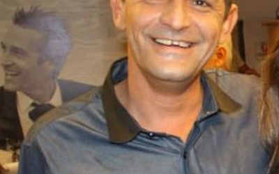 Cabeleireiro de luxo, Pierre Castillo ficou preso um ano no Paraná; responde a processo por estelionato no Pará; é acusado de dar golpe de R$ 500 mil no Rio; e é indiciado pela acusação de três crimes