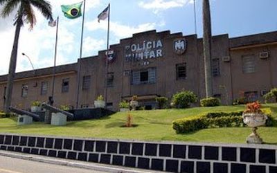 ELES FORAM INCORPORADOS EM 2011 E TRABALHAM JUNTOS: Polícia Militar do Espírito Santo reconhece pela primeira vez o casamento entre dois soldados
