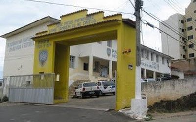 Juiz autoriza Polícia Militar a cumprir mandado de busca e apreensão e diz que autuação de policiais por parte de delegados por cumprirem ordem judicial é “absolutamente ilegal”