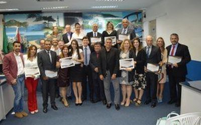 SÃO 25 ANOS DE COMBATE À CRIMINALIDADE E PROFISSIONALISMO:  Delegados da primeira turma de concursados da Polícia Civil do Espírito Santo recebem homenagem da Câmara de Vereadores de Vila Velha
