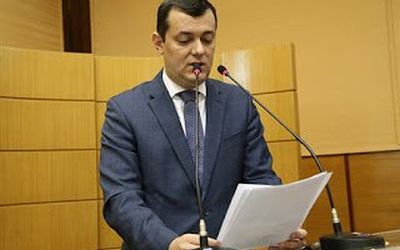 Juiz capixaba que em sentença reconheceu o valor dos professores brasileiros recebe título de cidadão sergipano