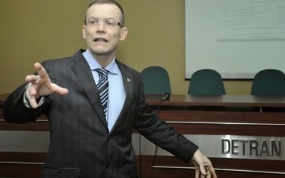 FABIANO CONTARATO PRIVILEGIA A GAZETA E ESNOBA DEMAIS VEÍCULOS DE COMUNICAÇÃO: Detran agora proíbe policiais federais, civis e rodoviários federais, agentes penitenciários e guardas municipais de faze
