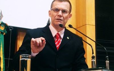 Depois de mais um escândalo, Hartung deve nomear o delegado Fabiano Contarato para assumir a Secretária de Estado da Saúde para fazer uma limpeza na Pasta
