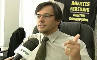 Fenapef critica "reserva de mercado", mas aprova o nome de Fernando Segóvia; já os delegados defendem lista tríplice, mas garantem que vão ajudar e dialogar com o novo diretor-geral da PF