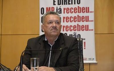 Gilsinho Lopes aprova lei que proíbe deputados retirarem assinatura para abertura de CPI, mas retira sua assinatura do requerimento que criaria de bloco de oposição na Assembleia Legislativa