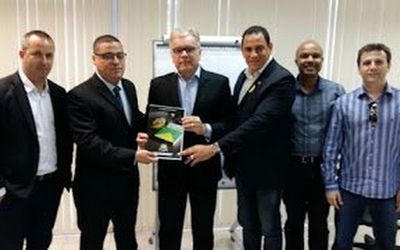 Clube dos Oficiais entrega ao secretário da Segurança anteprojeto que exige curso de bacharelato em Direito para futuros oficiais da PM e do Corpo de Bombeiros