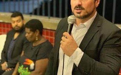 Justiça capixaba manda filho de Bolsonaro retirar do Twitter notícia falsa contra senador eleito Marcos Do Val