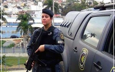 MICHELLE FERRI FOI ACUSADA DE DESCUMPRIR ORDENS SUPERIORES DURANTE A “GREVE” DOS MILITARES CAPIXABAS: Comandante geral expulsa da Polícia Militar a sargento que era exemplo de disciplina e destaque op
