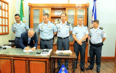 Governador assina lei que resgata direito dos militares a ficarem disponíveis nas Associações de Classe