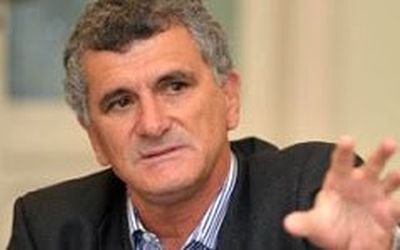 SECRETÁRIO PAULO RUY É ACUSADO DE MANDAR REDUZIR AS ESPESSURAS DAS GALERIAS: Mudança no projeto original está provocando afundamento de 120 metros na Avenida Leitão da Silva