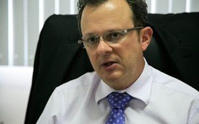 DESCASO COM O DINHEIRO PÚBLICO NO ESPÍRITO SANTO: Polícia Civil coloca Analista do Executivo que ganha R$ 4.489,73 por mês para substituir contínua que recebe R$ 1.378,15