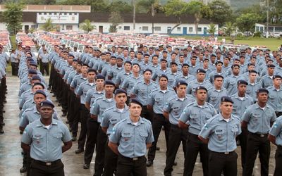 Polícia Militar do Rio vai ter apenas uma porta para ingresso e soldado pode chegar a  coronel