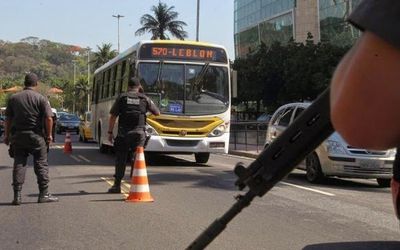 Enquanto no Espírito Santo falta até papel para a polícia fazer boletins de crimes, no Rio o Estado vai pagar gratificação a 6.439 policiais