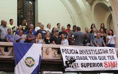 “LUTA AGORA É PELA UNIFICAÇÃO DO CARGO DE POLICIAIS EM TODO O BRASIL”, DIZ PRESIDENTE DO SINDPOL/RJ: Alerj derruba veto de Pezão e aprova lei que exige nível superior para investigador de Polícia Civi