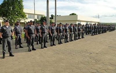 O MESMO RESPEITO QUE SE EXIGE DOS AGENTES DE SEGURANÇA PÚBLICA, SEJA EXIGIDO DO CIDADÃO QUE USA OS SERVIÇOS: Amigos podem ter de pagar indenização de 10 mil reais por desacatar policiais militares no 