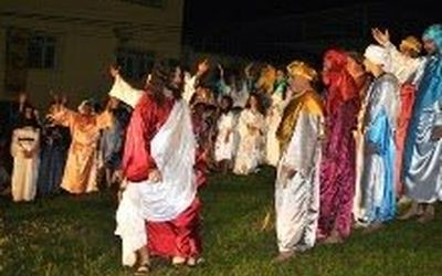 Justiça bloqueia bens de ex-prefeita de Viana e de mais quatro ex-servidores pela acusação de irregularidade no repasse de dinheiro público para encenação da vida de Cristo