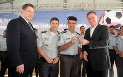 Casagrande não anuncia melhorias para policiais, mas manda secretários abrirem negociação com entidade de classe dos militares