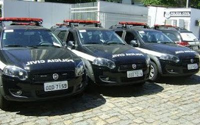 Polícia Civil do Espírito Santo trabalha com viaturas sucateadas e sem manutenção, mas a chefe da instituição doa cinco veículos para Prefeitura de Cariacica