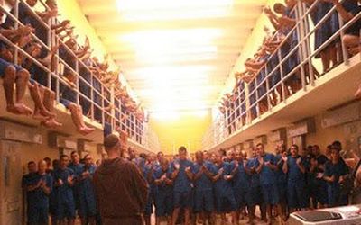 COZISUL COLOCAVA PROTEÍNA PARA RAÇÃO ANIMAL NA COMIDA DOS PRESIDIÁRIOS CAPIXABAS: Empresa engana a Justiça e consegue liminar para continuar fornecendo ‘quentinhas’ nos presídios, denuncia deputado