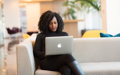 Pesquisa: 61,1% das mulheres pretas perderam seus empregos no último ano no Brasil
