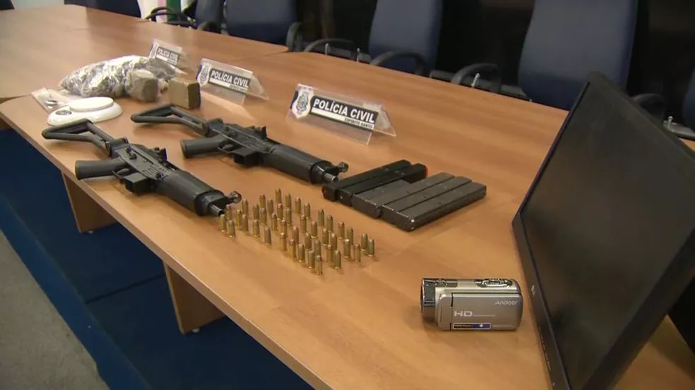 Bandidos invadem a DPCA e roubam metralhadoras; armas são recuperadas