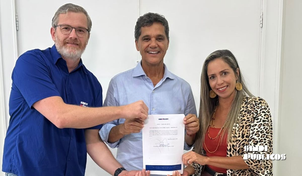 Ricardo Ferraço assina Carta Compromisso com servidores públicos; Pazolini, de novo, ignora o funcionalismo