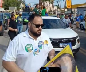 Pagos para trabalhar na Prefeitura de Vitória, servidores comissionados vão às ruas na hora do expediente fazer campanha para Pazolini