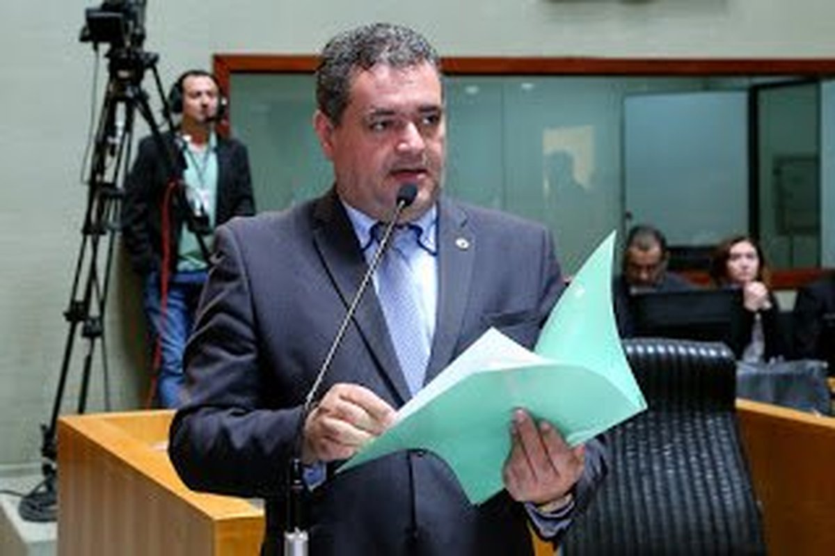ALES ATENDE REIVINDICAÇÃO DO SINDIPOL E DO DEPUTADO SANDRO LOCUTOR: Aprovada lei que concede insalubridade a todos os servidores lotados na Superintendência de Polícia Técnico-Científica do Espírito S
