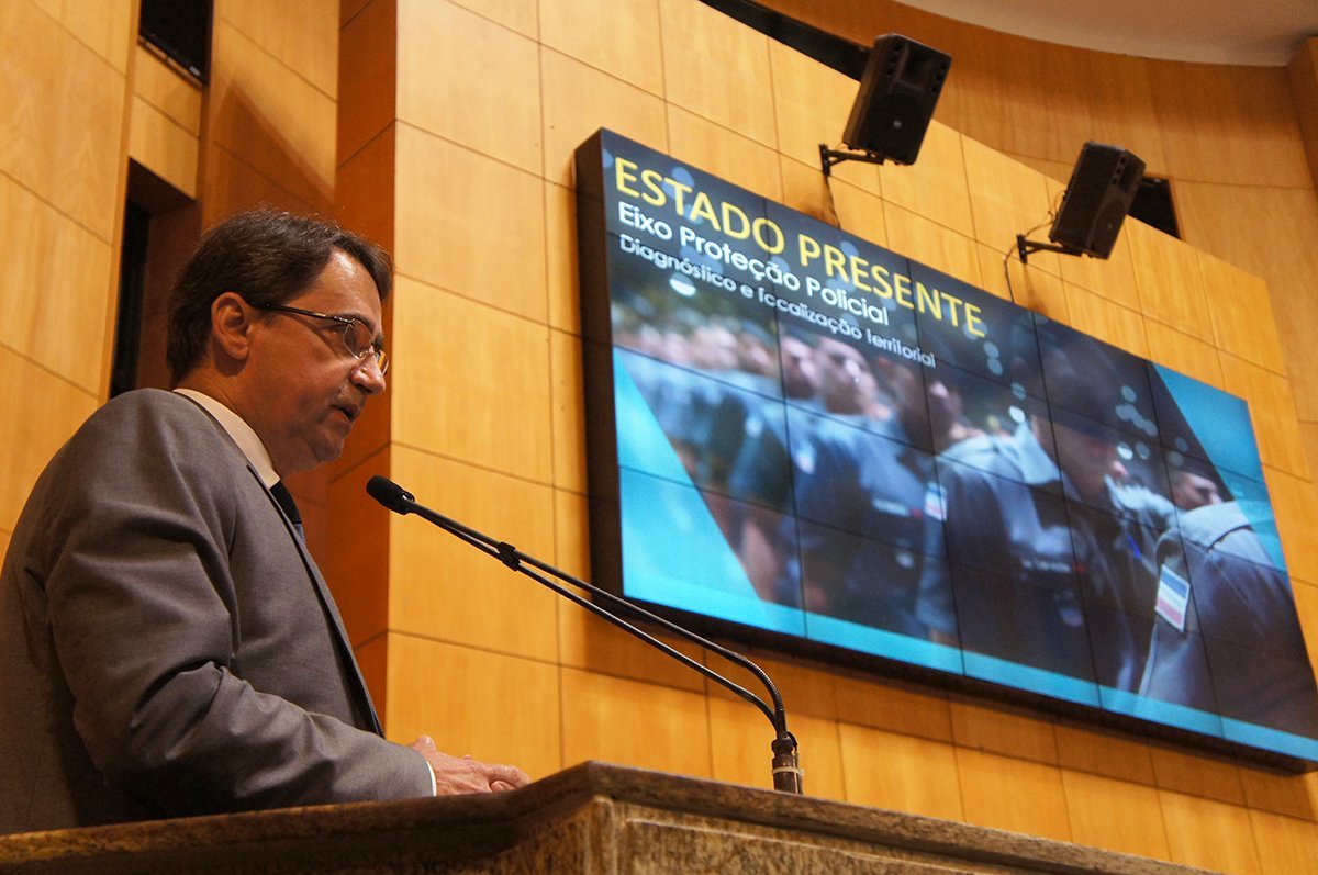 DUBOC FAZ BALANÇO DO ESTADO PRESENTE NA ALES: Programa já ocupa 43 territórios, reduz roubos e mortes e prende 2.315 em 4 meses