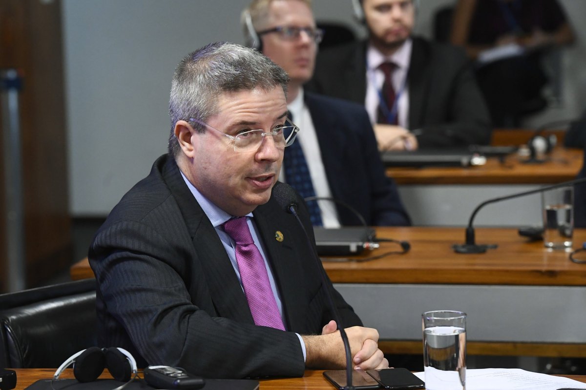 Senador mostra a importância da criação das Polícias Científicas no Brasil