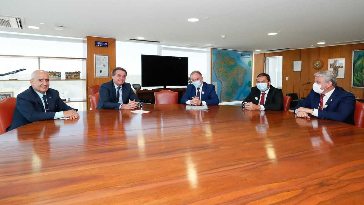 Covid-19: Bolsonaro diz para Casagrande que Governo Federal vai comprar todas as vacinas aprovadas pela Anvisa