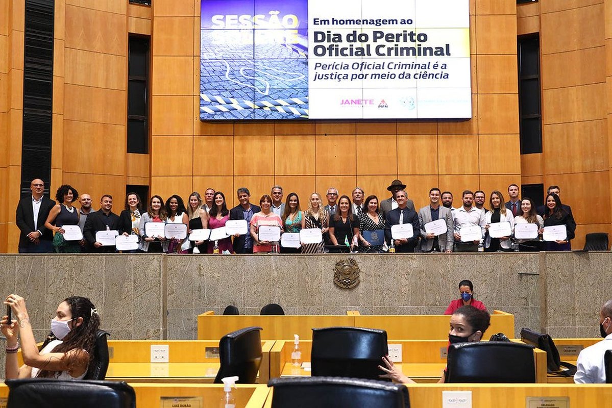 Peritos da Polícia Civil são homenageados pela Assembleia Legislativa e chefe da SPTC afirma: “Nos últimos três anos e meio, recebemos mais investimentos do que em 109 anos de existência”