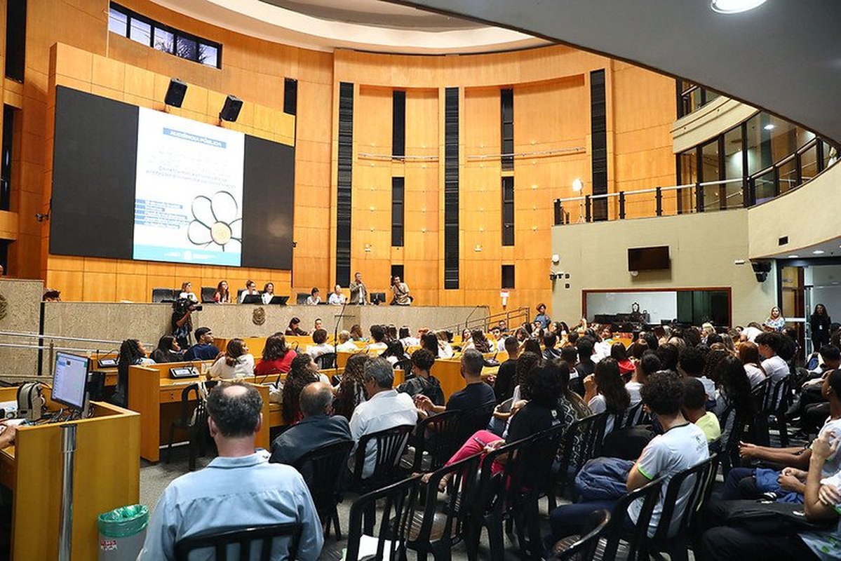 Adolescentes participam de audiência pública na Ales e denunciam ter sido vítimas de abusos sexuais