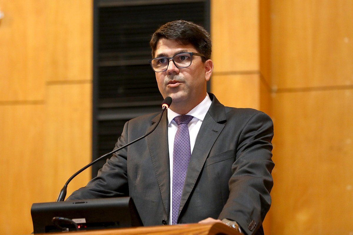 De goleada, Davi Diniz é eleito novo conselheiro do Tribunal de Contas do Estado
