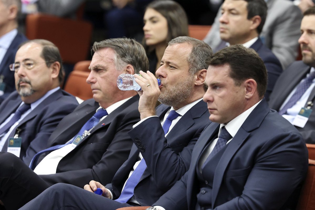 Bolsonaro admite, pela segunda vez, ter discutido estado de sítio e lamenta: ‘Prisão é o fim da minha vida’