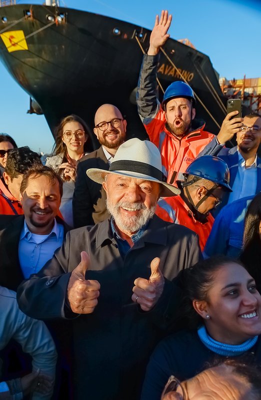 Economia não gira com dinheiro na mão de poucos, diz Lula