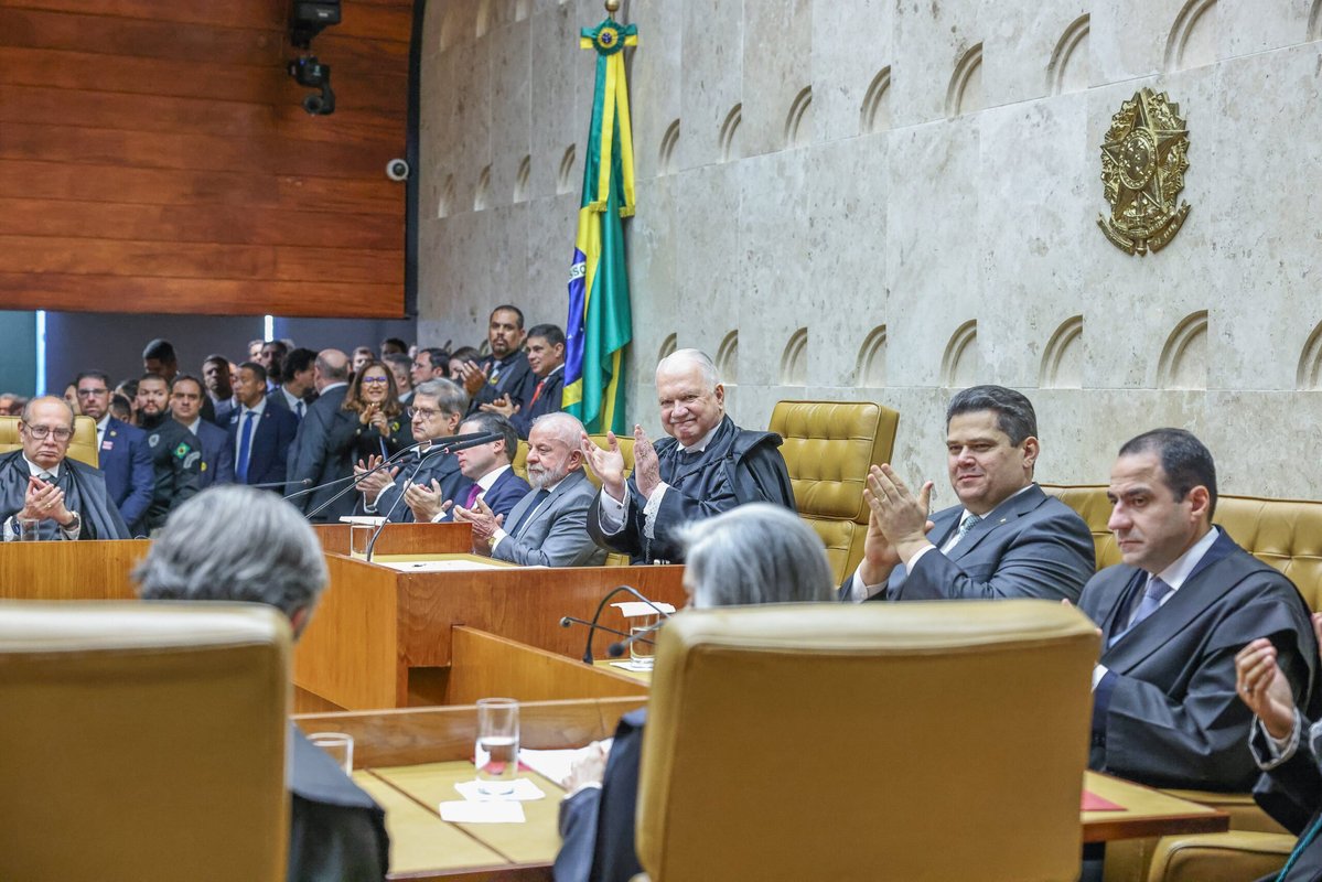 Edson Fachin assume Presidência do STF e defende mais diálogo entre Poderes