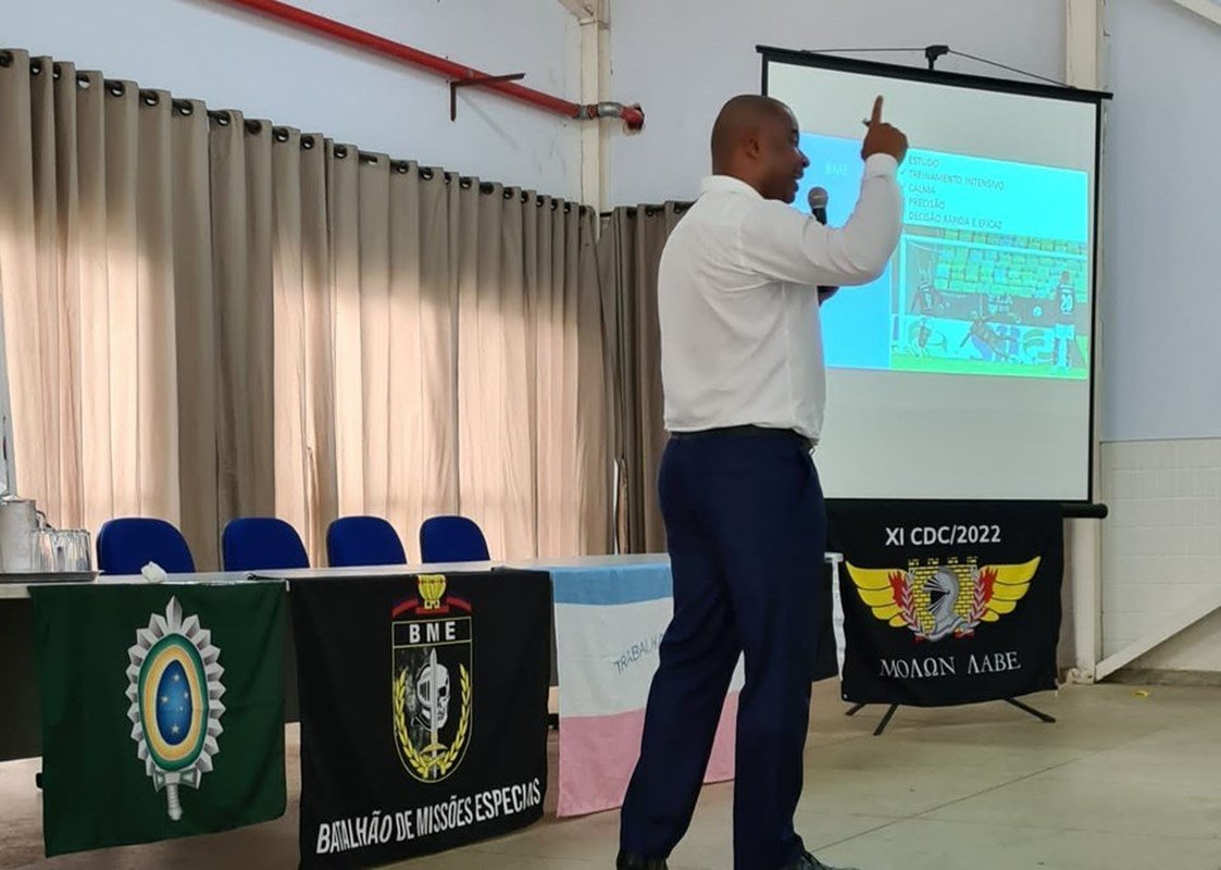 Secretário-chefe ministra aula inaugural do Curso de Distúrbios Civis do BME