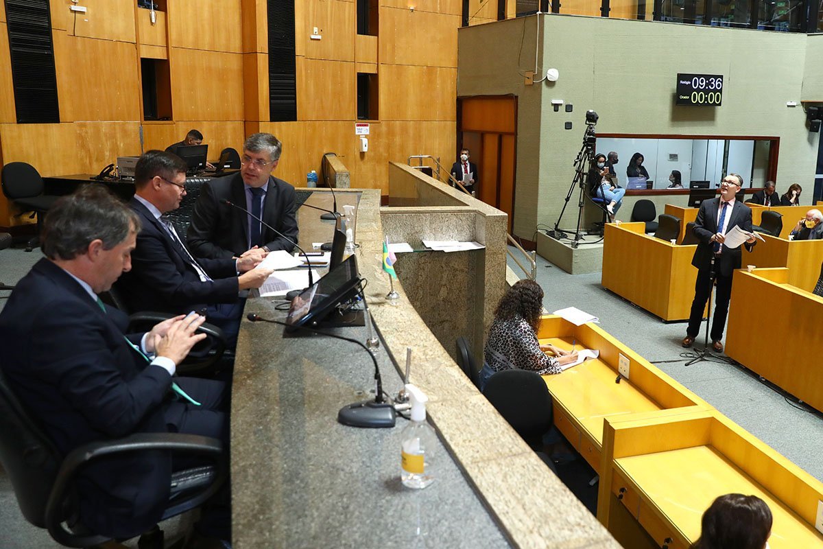Deputados aprovam mudanças em apps de transporte no Espírito Santo
