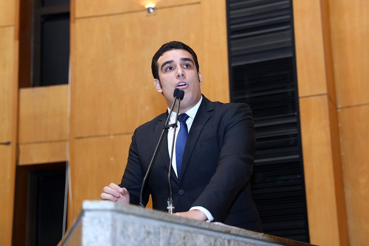 Musso se defende, mas não explica porque antecipou sua própria reeleição em 432 dias