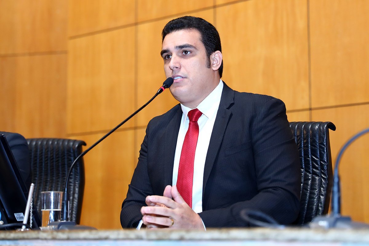 Vítima de ‘fake news’, presidente da Ales denuncia criminosos no Ministério Público