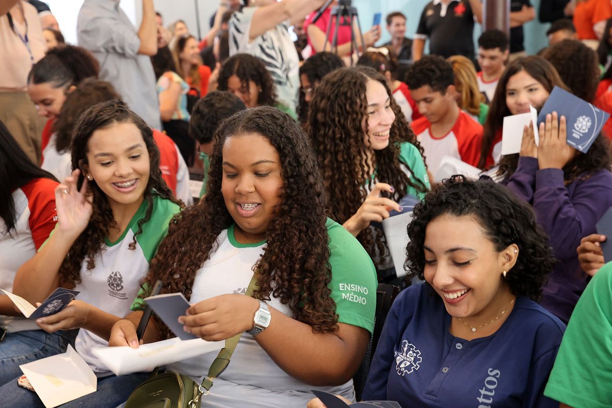 Mais 170 alunos da Rede Estadual de Ensino capixaba vão estudar de graça nos EUA, Canadá e Chile