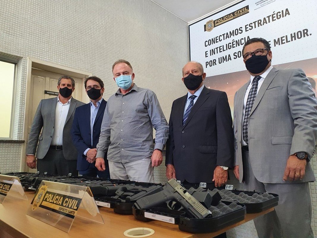 Governador entrega mais armas e viaturas à Polícia Civil e reafirma que a segurança pública está de novo sendo reestruturada