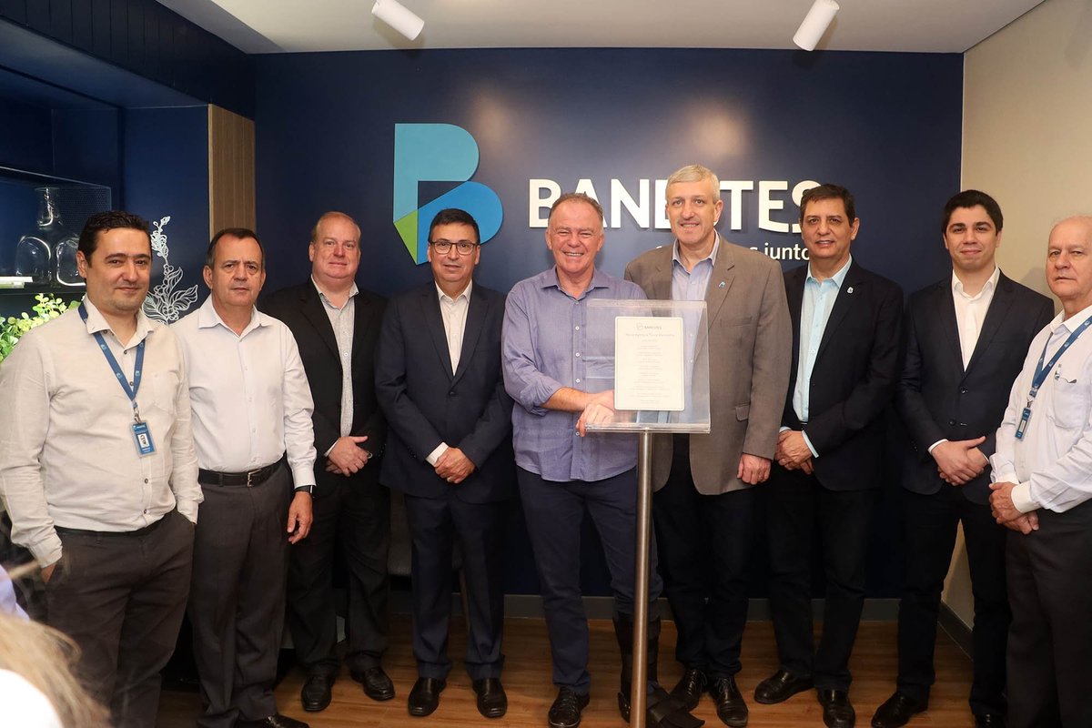 Governador inaugura nova agência do Banestes e quadra poliesportiva em Vila Velha