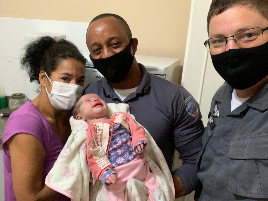 “DEUS COLOCOU UM ANJO NO NOSSO CAMINHO”, AGRADECE MÃE DE YASMIM: Policial militar salva a vida de recém-nascida engasgada em Bom Jesus do Norte